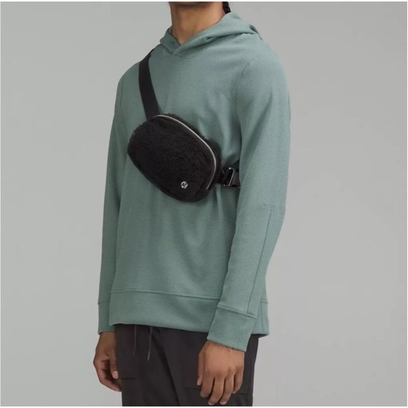 🆕 NWT Lululemon Fleece Everywhere Belt Bag Black - Picture 8 of 10